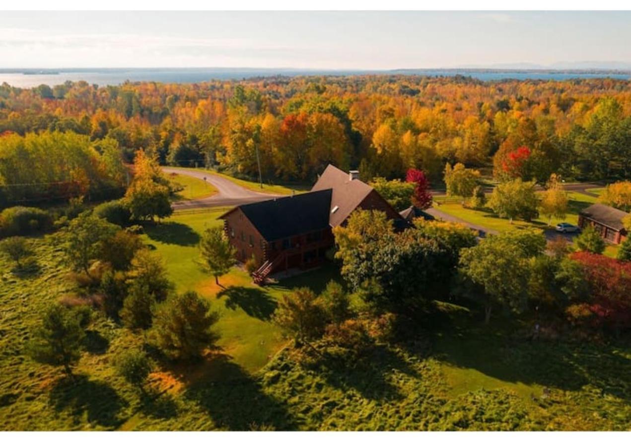 Point Au Roche Lodge بلاتسبورغ المظهر الخارجي الصورة