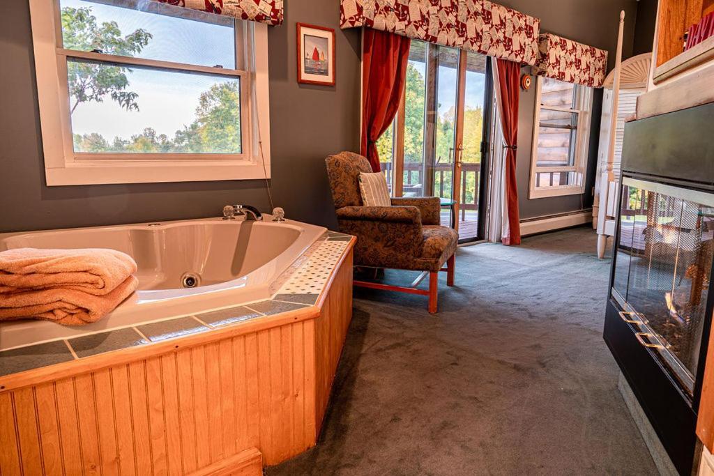 Point Au Roche Lodge بلاتسبورغ المظهر الخارجي الصورة